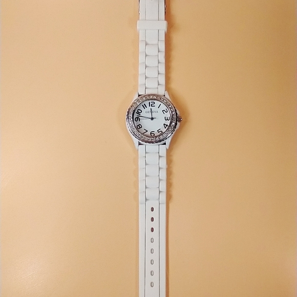 Geneva watch white silicone band Rhinestones - Picture 2 of 7